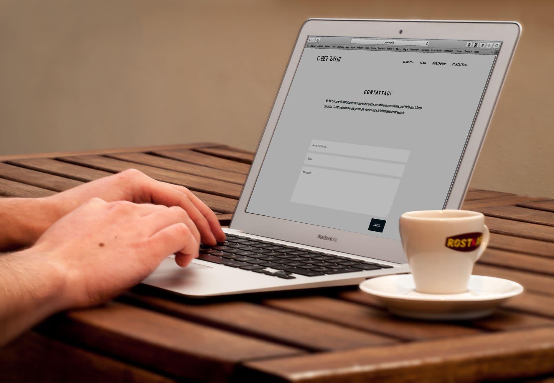 Formulários de contato: como desenhar para gerar mais leads e menos abandono